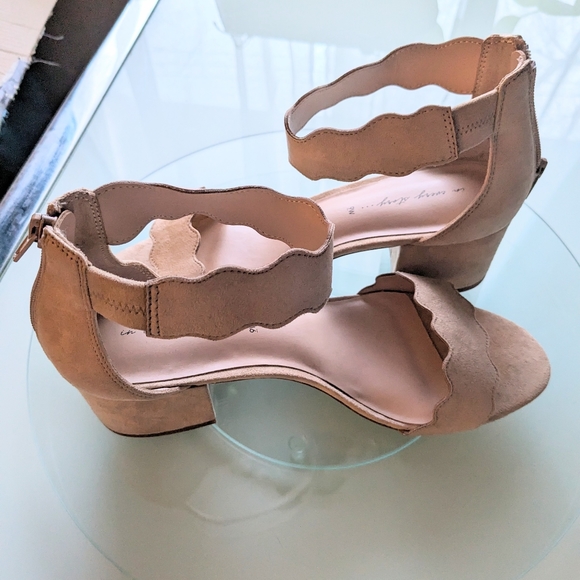 Pennington's, Scalloped edge, vegan, block heel sandals. - Picture 2 of 16